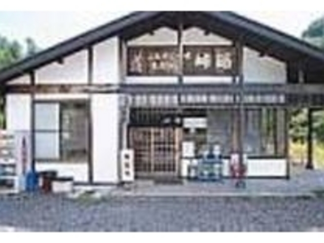 野麦峠に向かう途中にある趣のある店_峠路