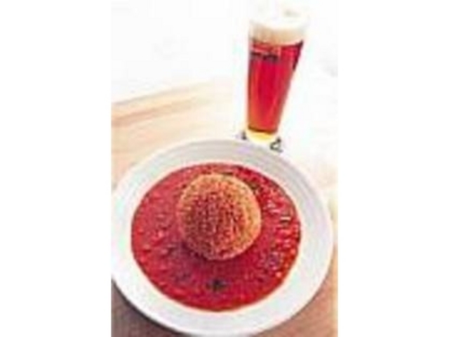 トマトと相性抜群な『高原ライスコロッケ』_軽井沢高原コロッケと地ビールの店