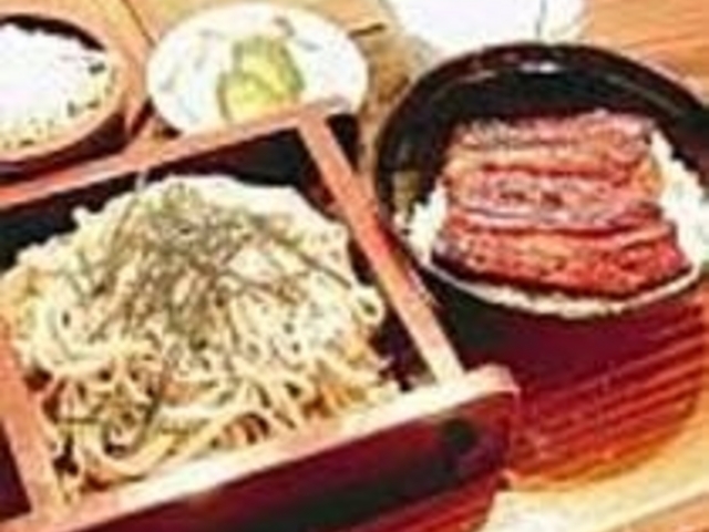 人気の『活柔らかうな丼そばセット』_和風レストラン 玉藻