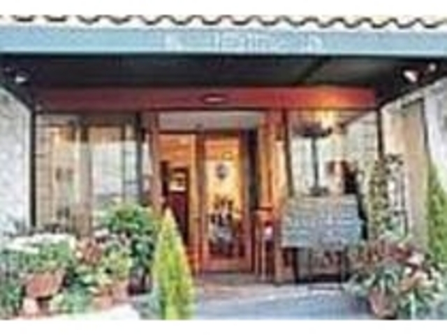 トアロードの途中という好ロケーション_シェ・ローズ