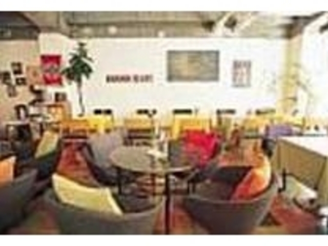 懐かしい昭和のサイケデリックな雰囲気の店_ROUGHRARE