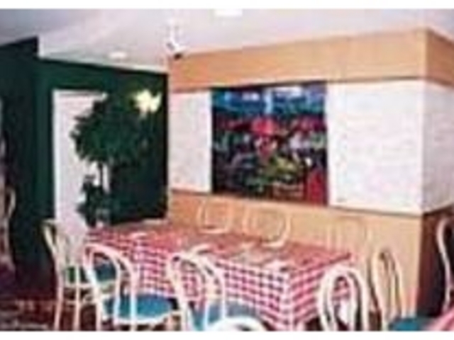 店内では3カ月に一度、ジャズライブも開催_港のレストラン ポルトカーロ