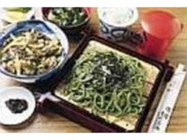自家製麺の『磯香めかぶざる』ほか_港月