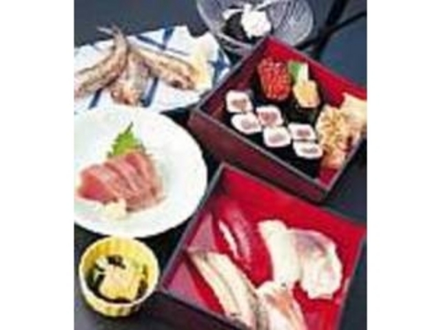 にぎりや唐揚げなど6品付く『すしセット』_雷鮨