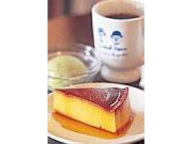 1階のカフェにて珈琲とケーキで一休み_野口英世青春館