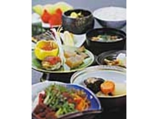 おすすめの『会津郷土料理膳』をぜひ_レストランベルク