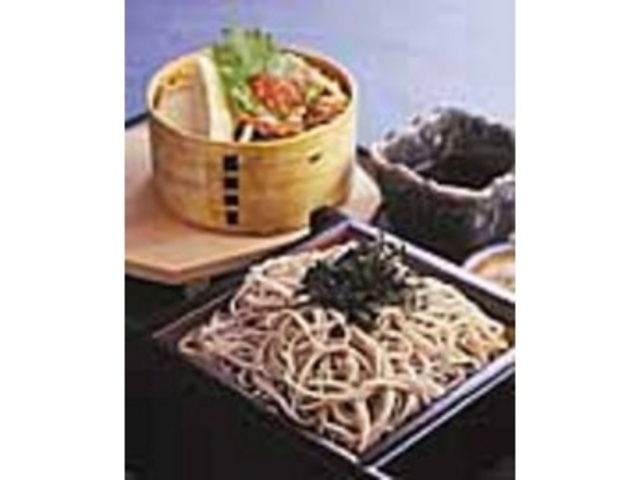 ボリューム満点のざる蕎麦セット1200円_レストランベルク