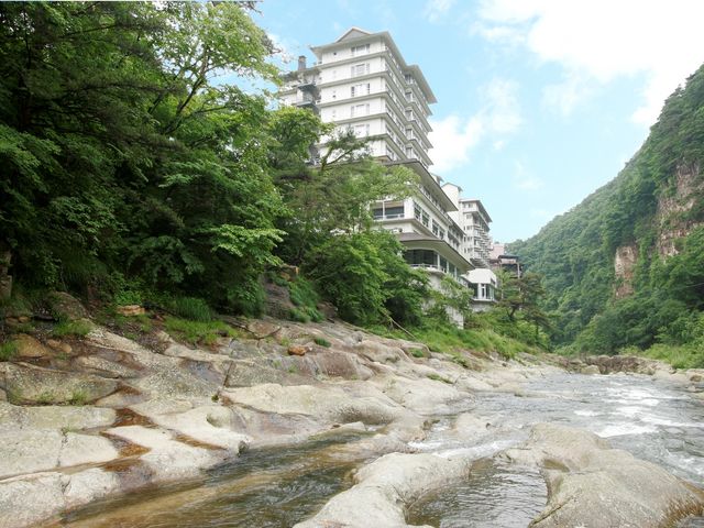 渓谷側からの吉川屋外観_匠のこころ吉川屋