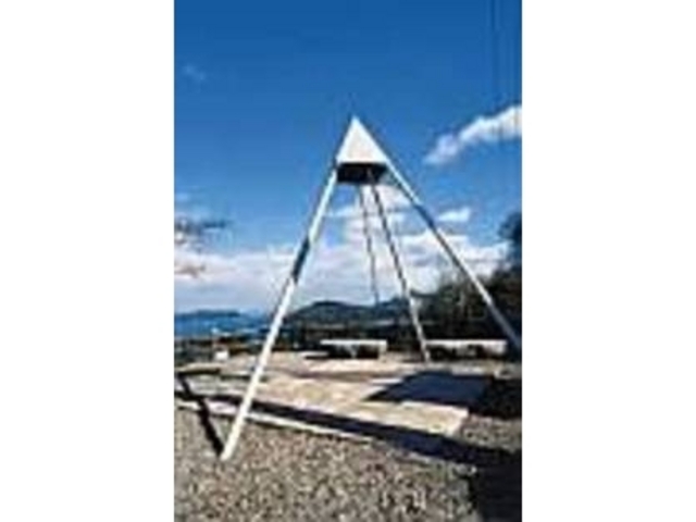 のんびりと休憩ができる小さな展望台_樋の山