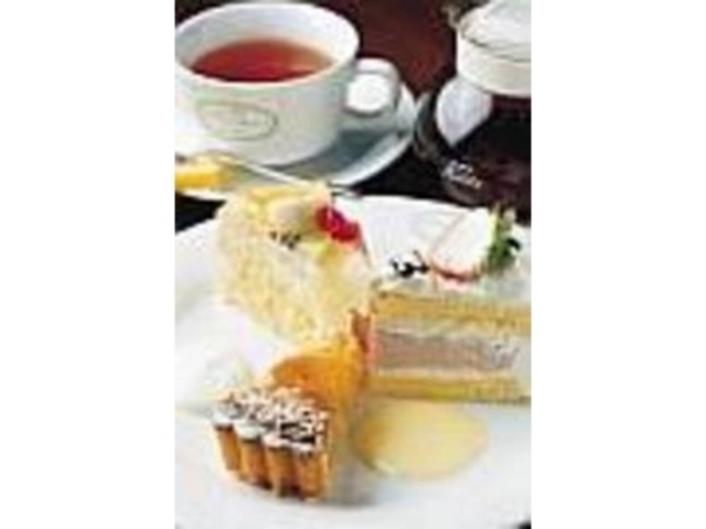 ケーキにはアイスクリームが付いている_ル・プルミエ アムール