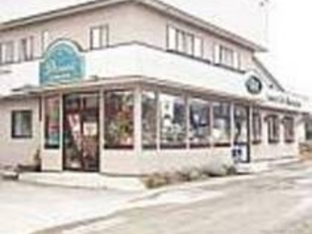 ケーキや軽食、喫茶が楽しめるお店だ_デセール カワウチ