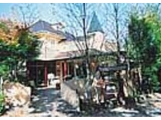 かわいらしい外観が、目をひくお店_りんでんばーむ 軽井沢店