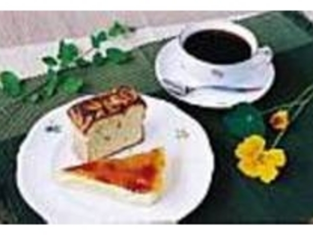 丁寧に焼かれた大人の味わいのケーキ_cafe あざみ亭