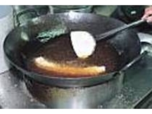 『エビ巻き揚げ』の揚げる時間は音で判断_順海閣本館