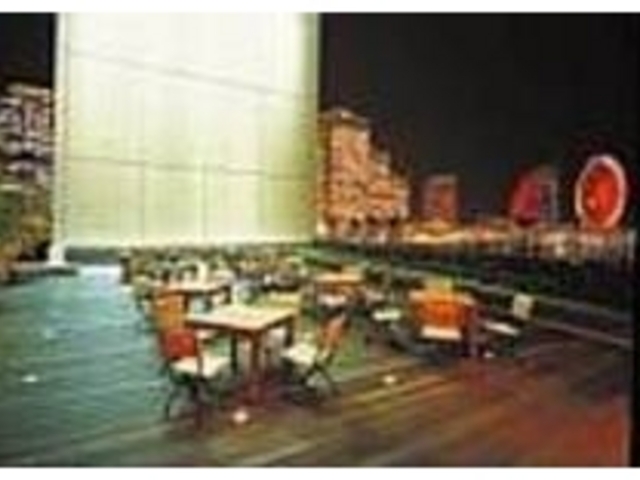 3F屋上庭園から見るみなとみらいの夜景_クロスゲート