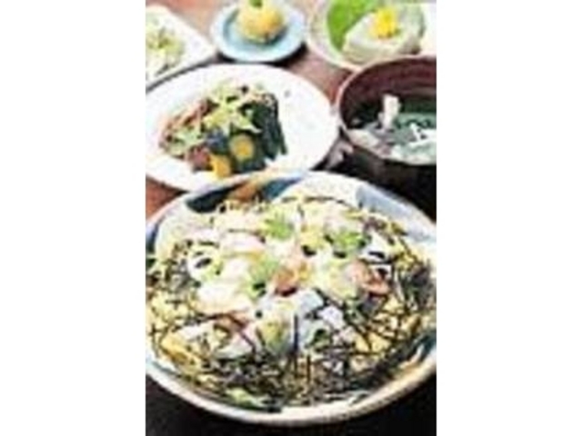 まつり寿司膳は魚介や地鶏の錦糸卵を使う_鎌倉和食 楠の木