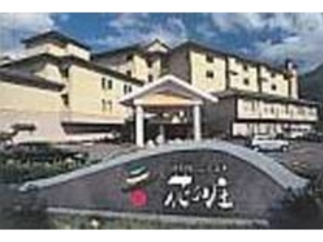 浮き舞台を設けた庭園は立寄りでも散策OK_由布院 ことぶき 花の庄