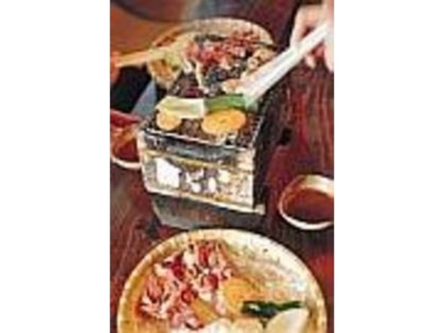 目の前で焼く地鶏の炭火焼きをぜひ!_お食事処 よこい家 木べえ