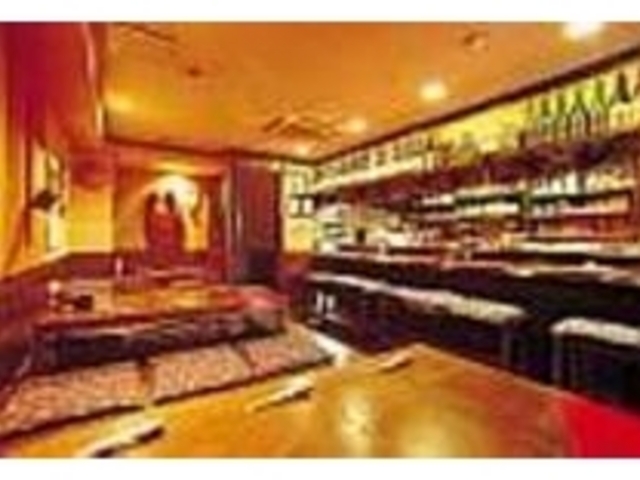 棚に並んだ日本酒はほとんどが銘酒『立山』_味処 たて山