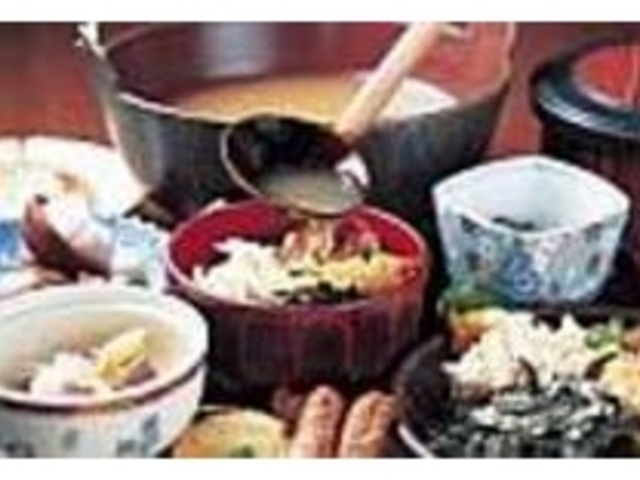 回しかけるスープも地鶏のガラを使っている_花ん華