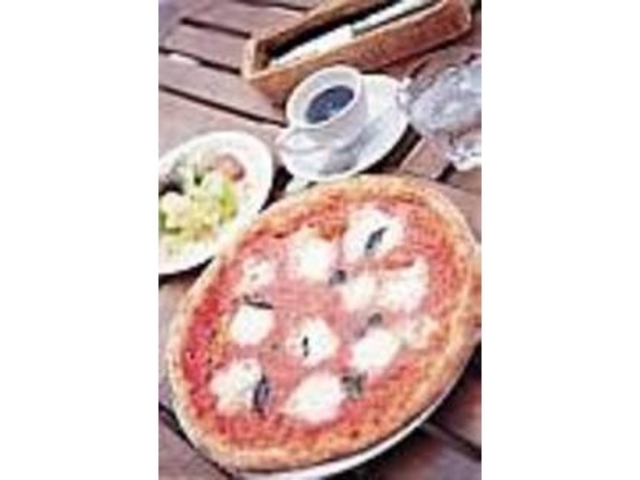 トマトたっぷりのピザ『マルゲリータ』_マンマミーア mamma-mia ~ Seaside Peaceful Restaurant ~