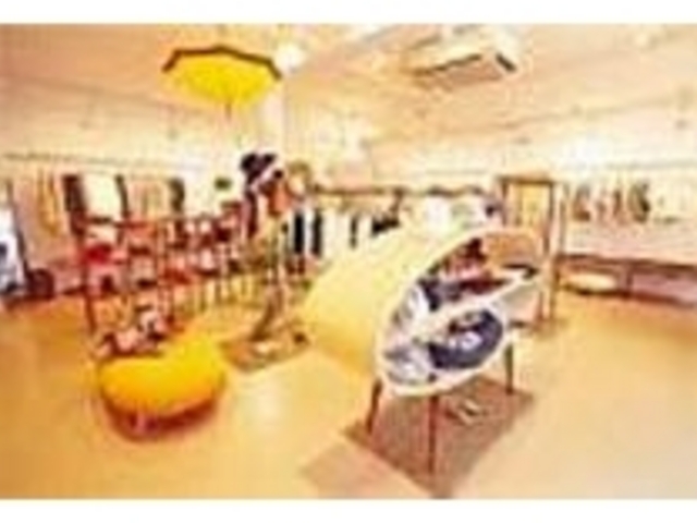 服選びが楽しくできる明るい雰囲気の店内_Seato