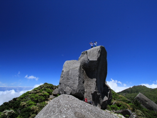 快晴の山頂へ_屋久島ガイド山好き