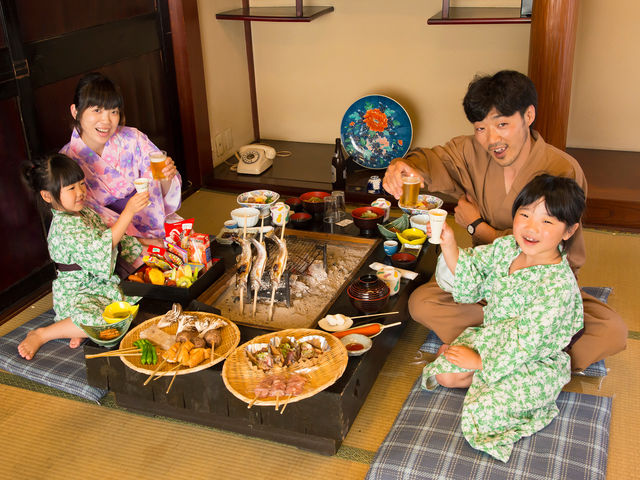 囲炉裏を囲んでご家族で楽しい思い出を♪_一里野高原ホテルろあん