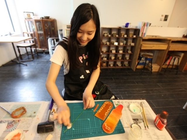 レザークラフト体験☆デザインから染色まですべてが手作り!毎日持ち歩きたいアイテム☆_ゆう工房&Cafeゆう 福岡天神店 ☆陶芸・銀アクセ・ガラス工芸