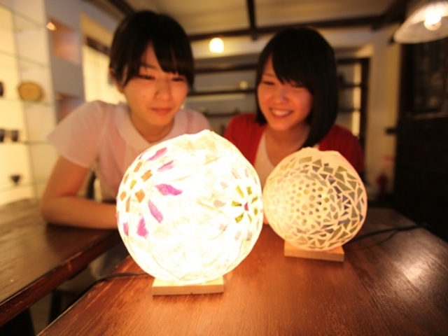 和紙で作る照明クラフト体験☆色紙をちぎってデザイン♪やわらかい光に癒されます☆_ゆう工房 東京青山教室 ☆陶芸・銀アクセ・ガラス工芸