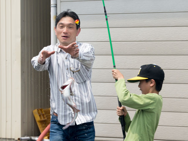 初めて親子で釣り体験!_松名瀬フィッシングパーク