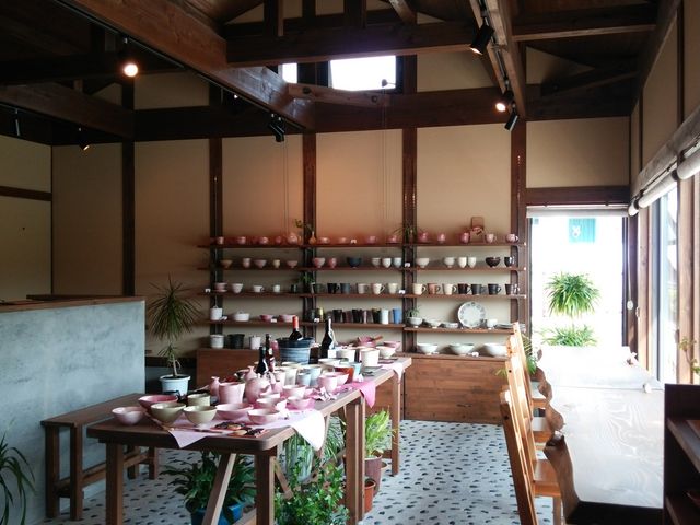 ギャラリー店内_陶工房 釉日