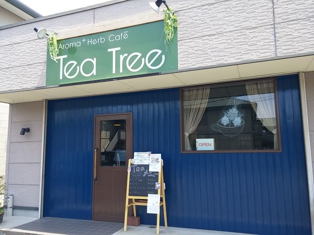 ブルーを基調としたお店の外観です!_Aroma+Herb Cafe TeaTree