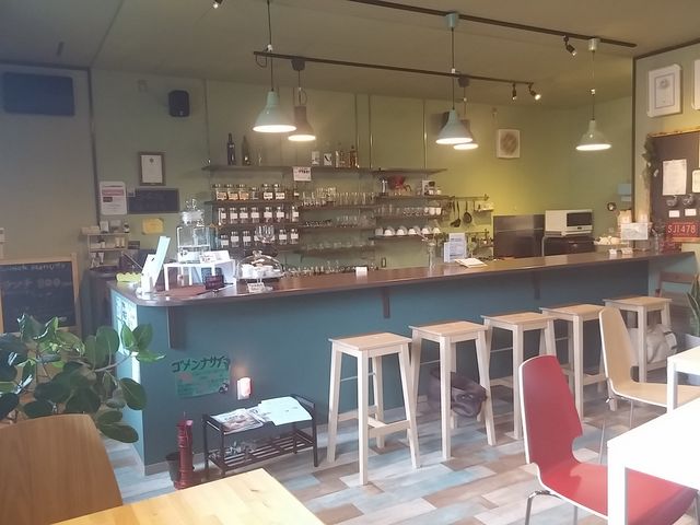 森をイメージした落ち着いた雰囲気の店内です。ほっと一息つくには最高です!!_Aroma+Herb Cafe TeaTree