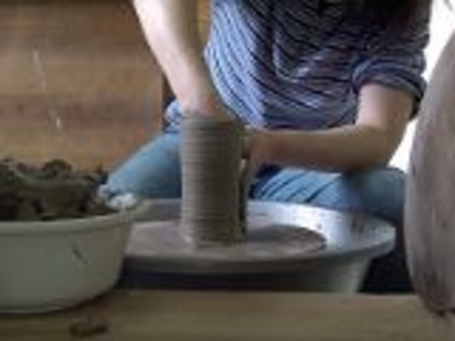 電動ろくろの様子_赤彦窯陶芸クラブ