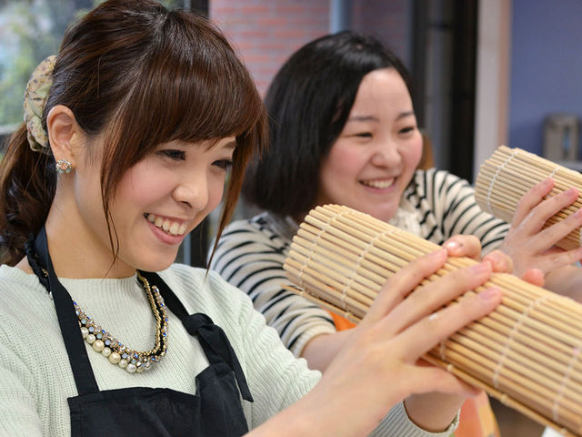ようこそ!たくさんの笑顔が集まる巻き寿司教室へ♪_巻き寿司教室ぐるり横浜元町スタジオ