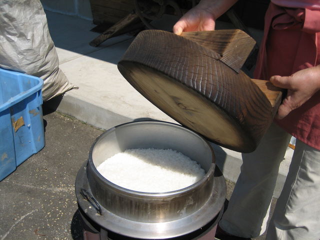ぬか釜炊き
ふっくらもちもち!
おこげも香ばしくてとっても美味しいです。_上田の郷