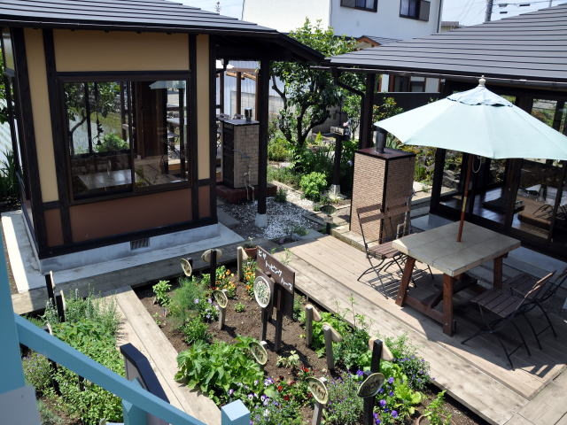 体験ガーデン全景です_からっ風焼 陶仙房