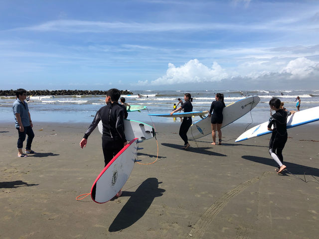 天気の良い日のサーフィンは最高ですよ!_KI SURF