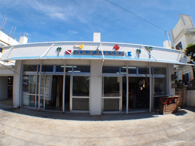 青の洞窟すぐ近くのお店です♪駐車場もお店の目の前!(無料)_S.E.P.マリンクラブ