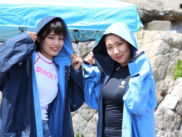 浜辺にはパラソルがあるし、ビーチコートも貸してくれるので、日焼けの心配無用です。_トリトンダイビングリゾート