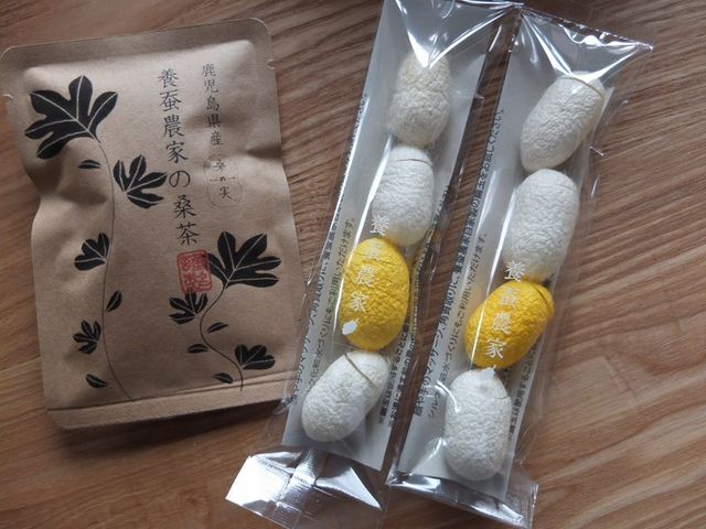 お土産にどうそ桑茶と繭玉_シルク体験工房桑の実