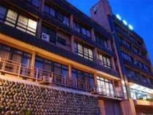 川沿いに佇む山水館_リバーサイドホテル 山水館