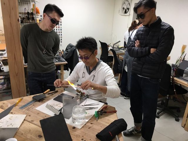 講師が作り方の見本を見せるので初めてでも安心です!_Glass Studio Hand 柳町工房