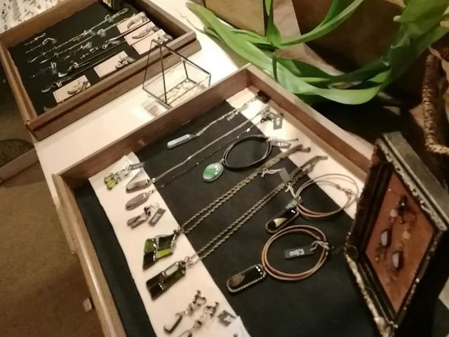 ゆっくりと商品をご覧になりたい方は当工房のホームページより【夜店営業】をご予約下さいませ。_愉快なガラスたち