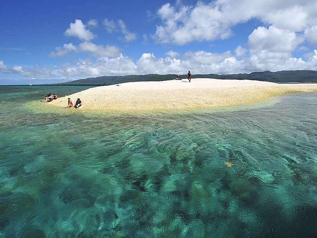 サンゴのかけらで出来たバラス島!_クロスリバー