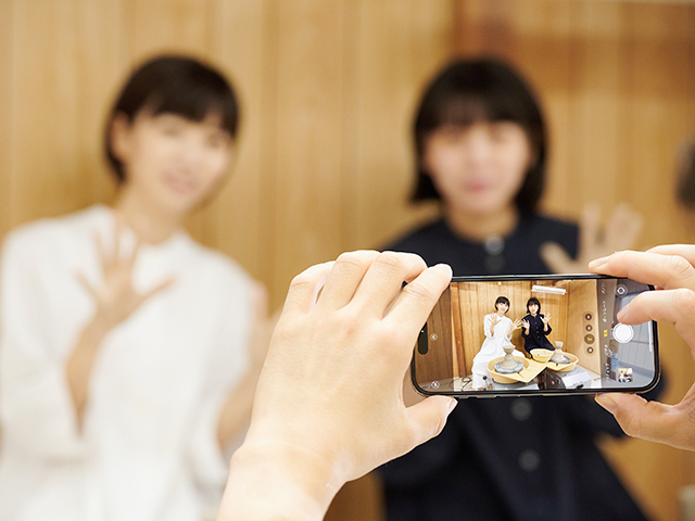 スマホでの写真撮影も。大切な人との特別な思い出づくりに。_瑞光窯 東山工房店