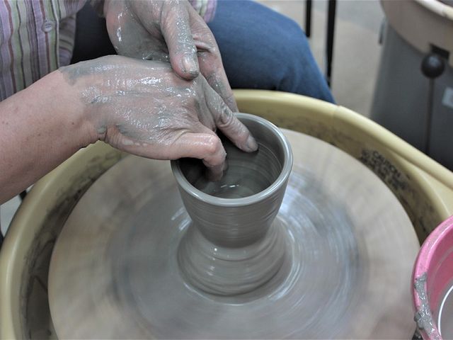 陶芸がまったく初めての方でも、基礎からしっかりとお伝えしますのでご安心ください。_福里窯