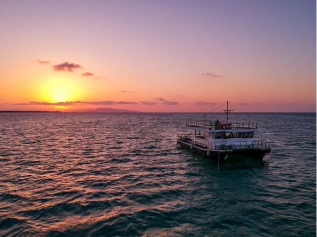 東シナ海に沈む夕陽は圧巻_トムソーヤマリンショップ