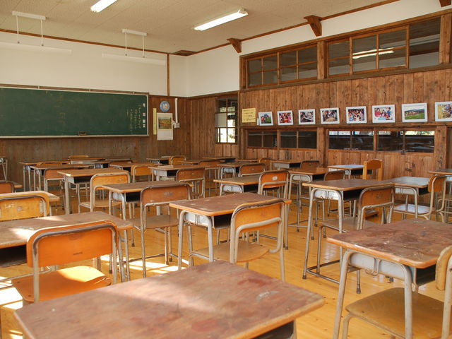 教室をそのまま保存・活用している「研修室」_きくちふるさと水源交流館